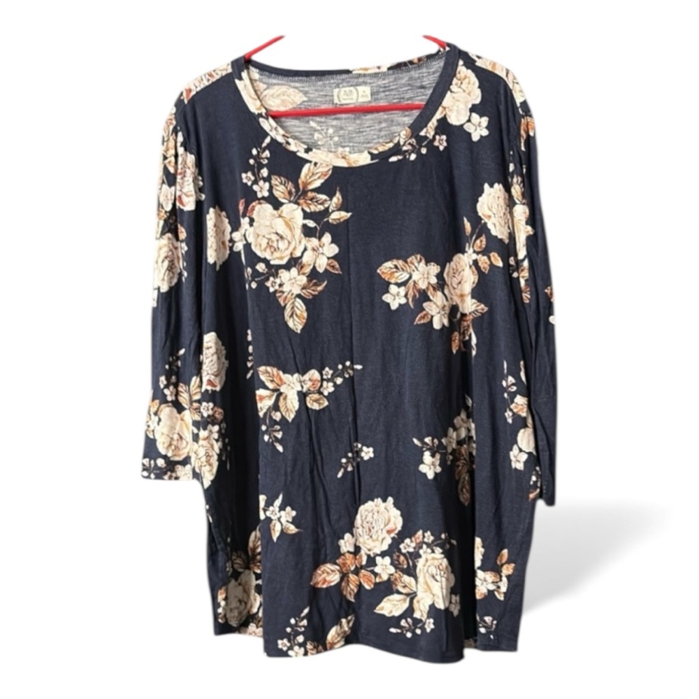 🛑LAST CHANCE🛑24/7 MAUNCES Floral Navy Top